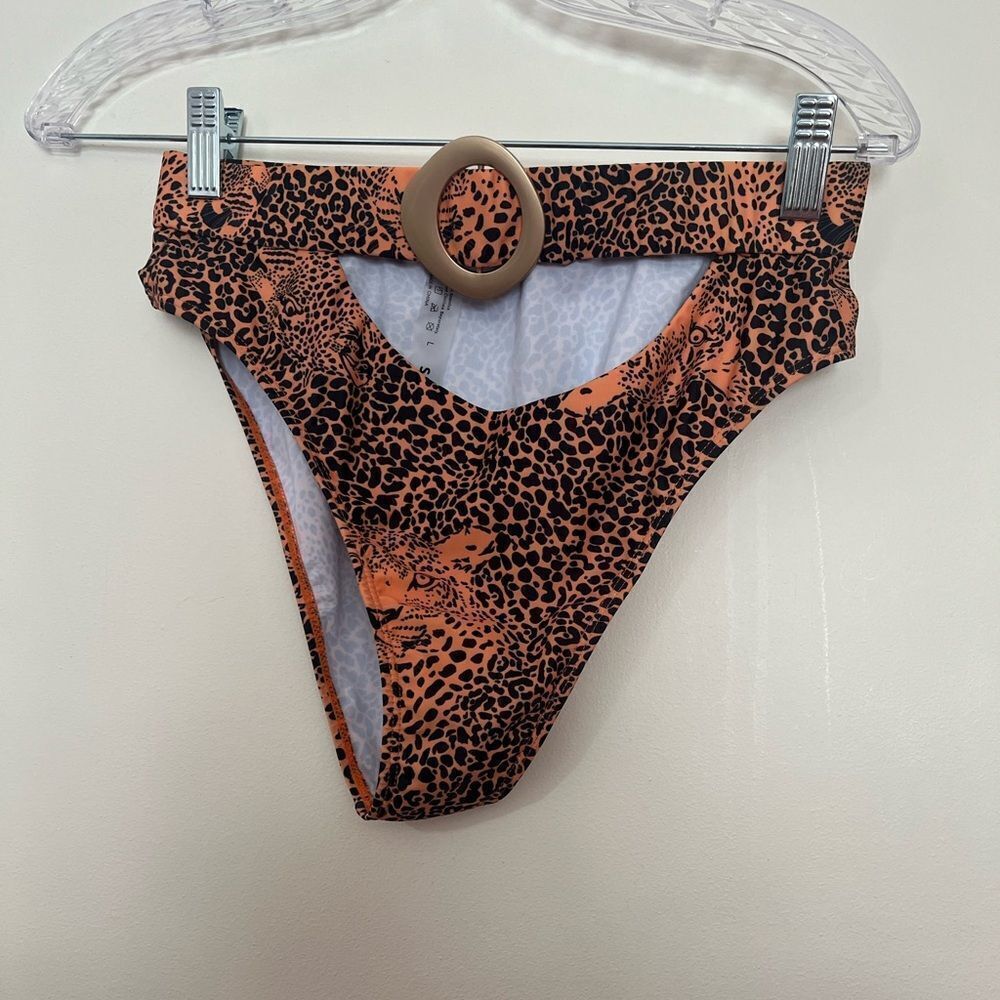 SHEIN White Leopard Print Fabric